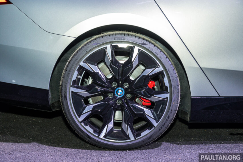 BMW i5 M60 xDrive 高性能纯电动四门房车来马, 3.8秒破百, 极速230km/h, 续航里程516公里, 开放接单价48万令吉 259342