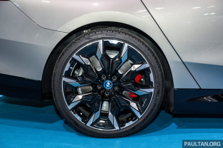 BMW i5 M60 xDrive 高性能纯电动四门房车来马, 3.8秒破百, 极速230km/h, 续航里程516公里, 开放接单价48万令吉 259480