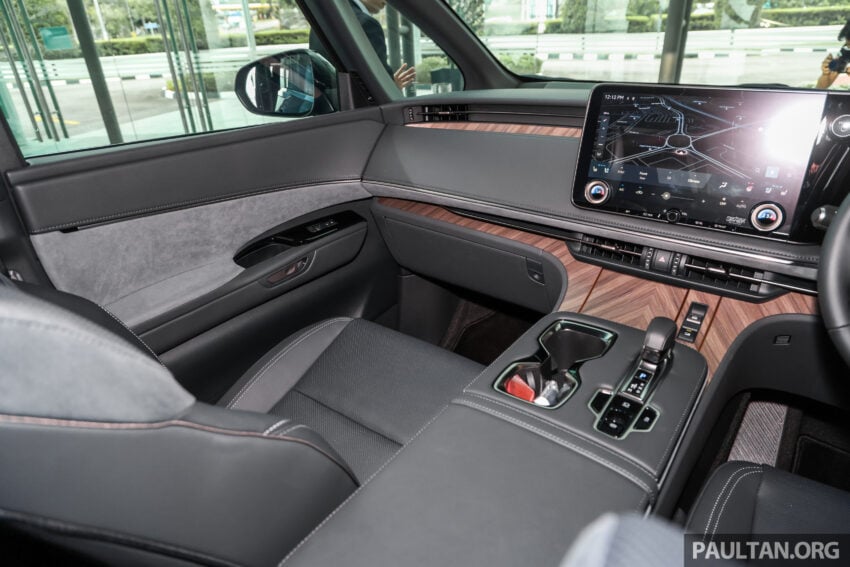 全新第二代 2024 Lexus LM 本地正式推出！提供 LM500h 四人座和 LM350h 七人座两种版本，售价RM1,228,000起 260302