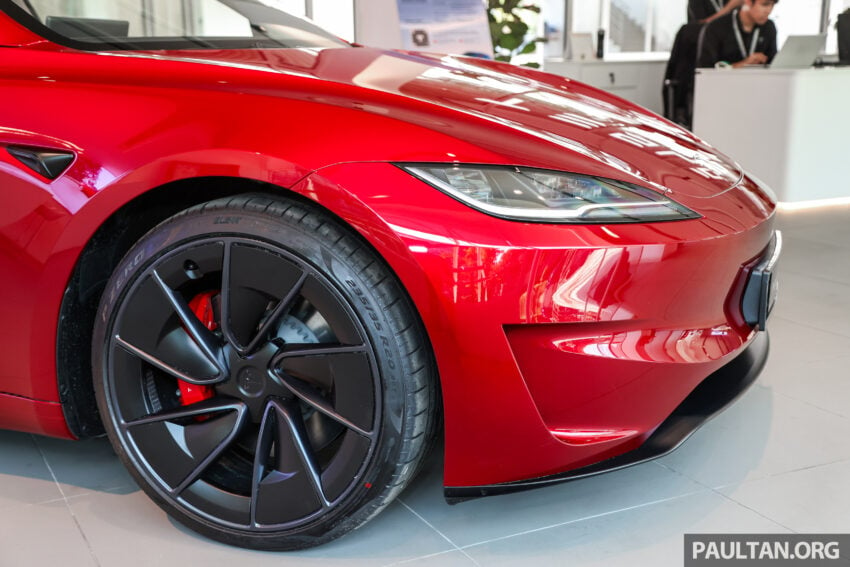 2024 Tesla Model 3 Performance 性能版本地陈列室实拍, 3.1秒破百, 极速261km/h, 续航里程528公里, 售价24.2万起 257953