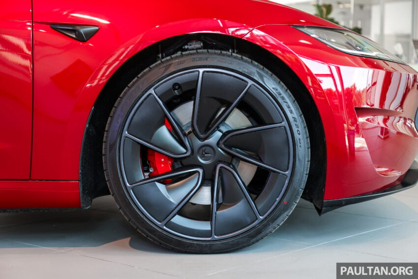 2024 Tesla Model 3 Performance 性能版本地陈列室实拍, 3.1秒破百, 极速261km/h, 续航里程528公里, 售价24.2万起 257954