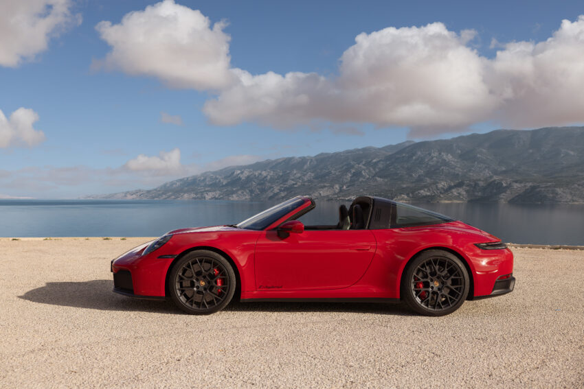992 Porsche 911 小改款全球首发, 首次提供Hybrid油电版本, 综合动力541PS/610Nm, 只需3秒破百, 极速312km/h 260517