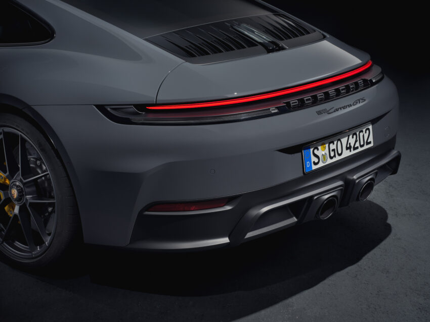 992 Porsche 911 小改款全球首发, 首次提供Hybrid油电版本, 综合动力541PS/610Nm, 只需3秒破百, 极速312km/h 260512
