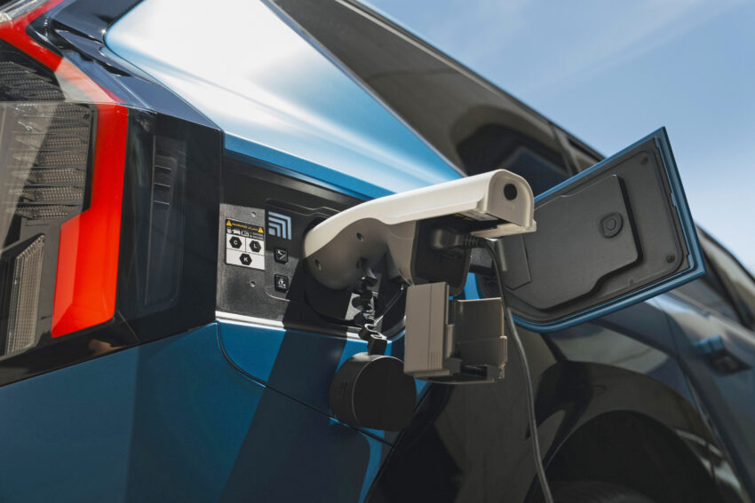 Kia EV9 纯电六/七人座SUV来马, 续航里程505公里, 5.3秒破百, 极速200km/h, 24分钟充电至80%, 售价从37万起 256942