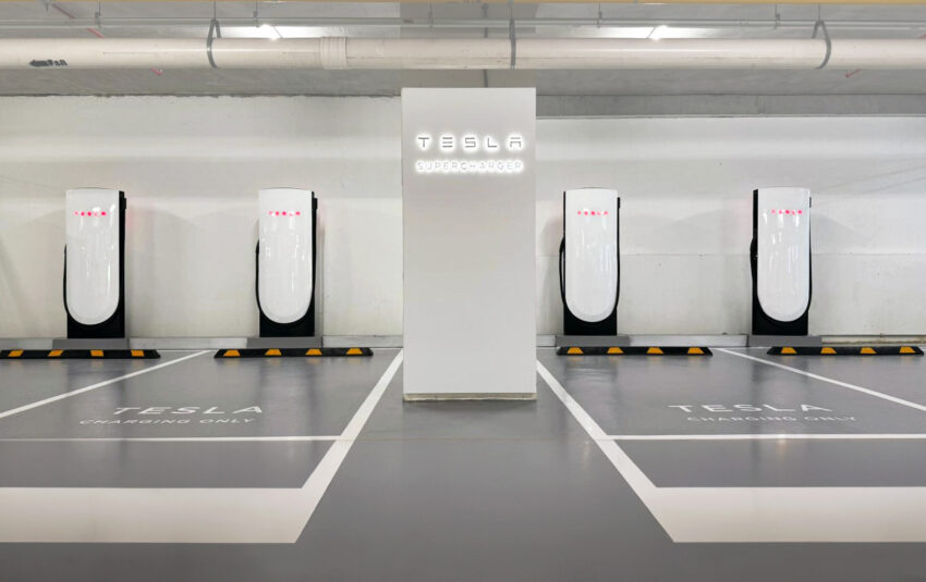 Tesla V4 超级充电桩首登大马！电缆更长，支持250 kW功率快充，充电15分钟行驶282公里；收费每千瓦时RM1.25 256998