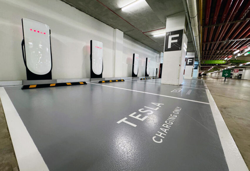 Tesla V4 超级充电桩首登大马！电缆更长，支持250 kW功率快充，充电15分钟行驶282公里；收费每千瓦时RM1.25 257002