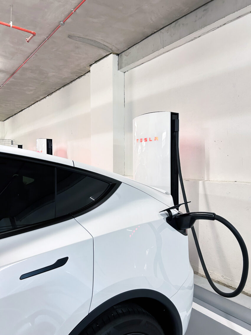 Tesla V4 超级充电桩首登大马！电缆更长，支持250 kW功率快充，充电15分钟行驶282公里；收费每千瓦时RM1.25 257001