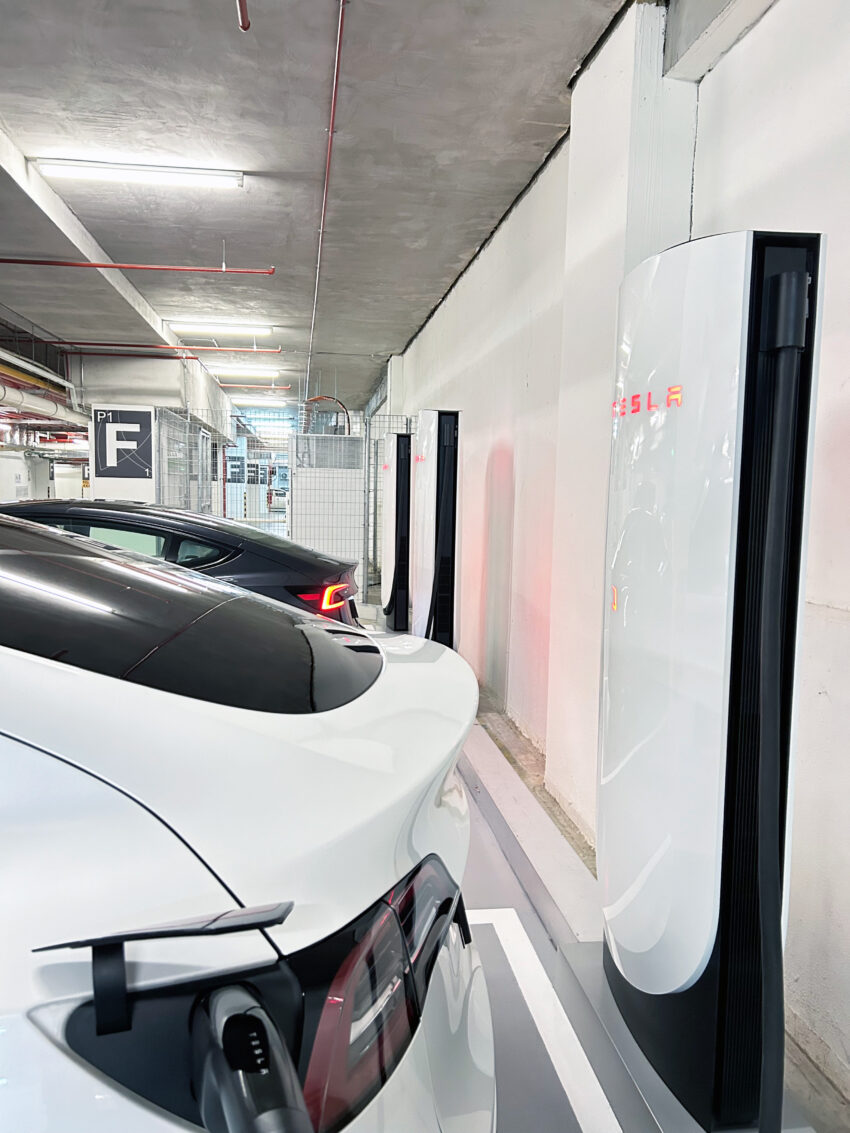 Tesla V4 超级充电桩首登大马！电缆更长，支持250 kW功率快充，充电15分钟行驶282公里；收费每千瓦时RM1.25 257000