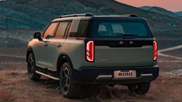 BAIC 北汽预告明年向我国引进另两款SUV, BJ30 与 BJ60