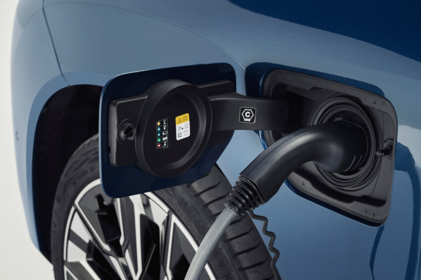 2025 BMW X3 大改款首发, 全新外观设计与科技化内装, PHEV纯电模式续航可达90公里, 全车系都电动化辅助 262525