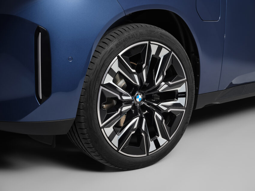 2025 BMW X3 大改款首发, 全新外观设计与科技化内装, PHEV纯电模式续航可达90公里, 全车系都电动化辅助 262527