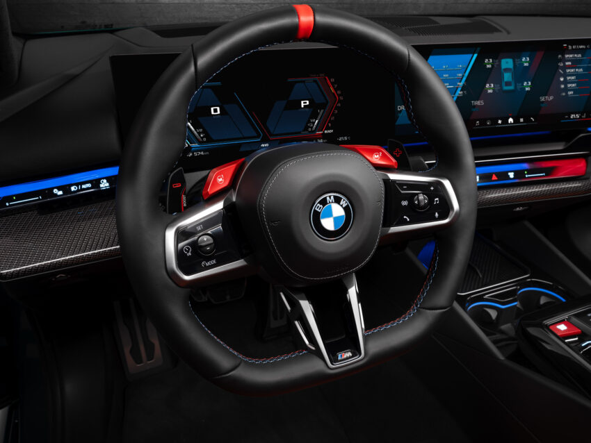 全新大改款 BMW M5 登场！改搭4.4L V8插混动力系列，纯电续航里程69km，可输出727 PS / 1,000 Nm，3.5秒破百 263187