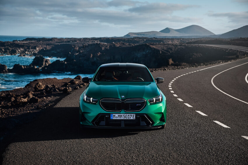 全新大改款 BMW M5 登场！改搭4.4L V8插混动力系列，纯电续航里程69km，可输出727 PS / 1,000 Nm，3.5秒破百 263194
