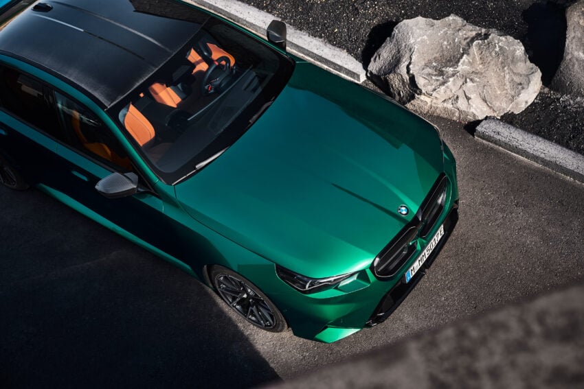 全新大改款 BMW M5 登场！改搭4.4L V8插混动力系列，纯电续航里程69km，可输出727 PS / 1,000 Nm，3.5秒破百 263201
