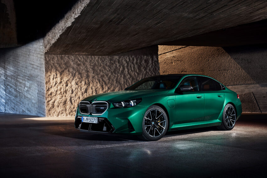 全新大改款 BMW M5 登场！改搭4.4L V8插混动力系列，纯电续航里程69km，可输出727 PS / 1,000 Nm，3.5秒破百 263203