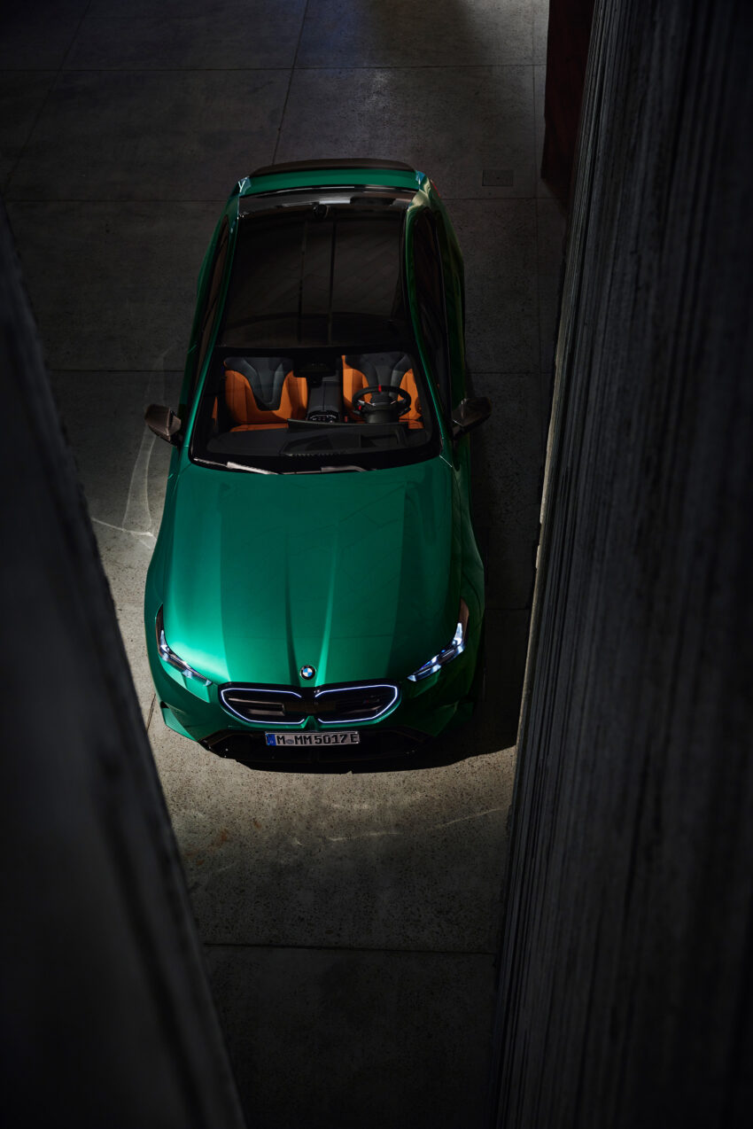 全新大改款 BMW M5 登场！改搭4.4L V8插混动力系列，纯电续航里程69km，可输出727 PS / 1,000 Nm，3.5秒破百 263155