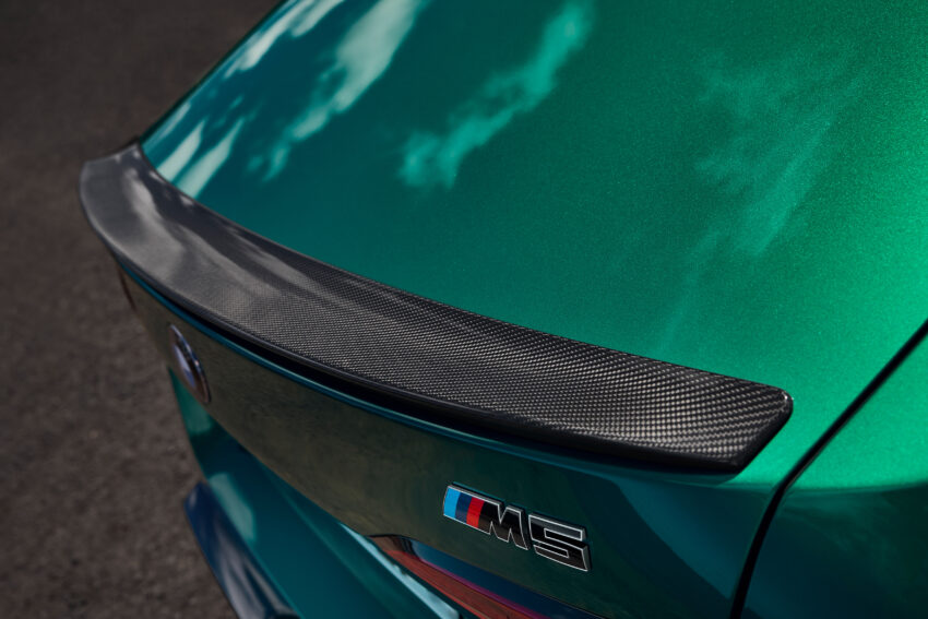 全新大改款 BMW M5 登场！改搭4.4L V8插混动力系列，纯电续航里程69km，可输出727 PS / 1,000 Nm，3.5秒破百 263162