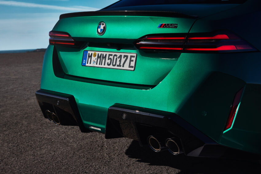 全新大改款 BMW M5 登场！改搭4.4L V8插混动力系列，纯电续航里程69km，可输出727 PS / 1,000 Nm，3.5秒破百 263169