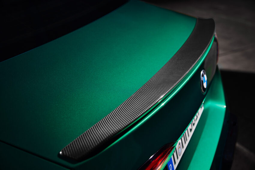 全新大改款 BMW M5 登场！改搭4.4L V8插混动力系列，纯电续航里程69km，可输出727 PS / 1,000 Nm，3.5秒破百 263171