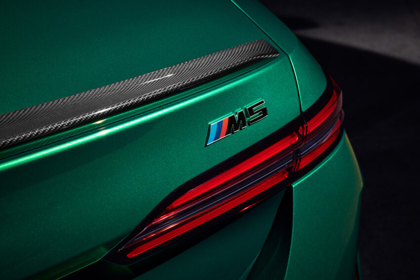 全新大改款 BMW M5 登场！改搭4.4L V8插混动力系列，纯电续航里程69km，可输出727 PS / 1,000 Nm，3.5秒破百 263173