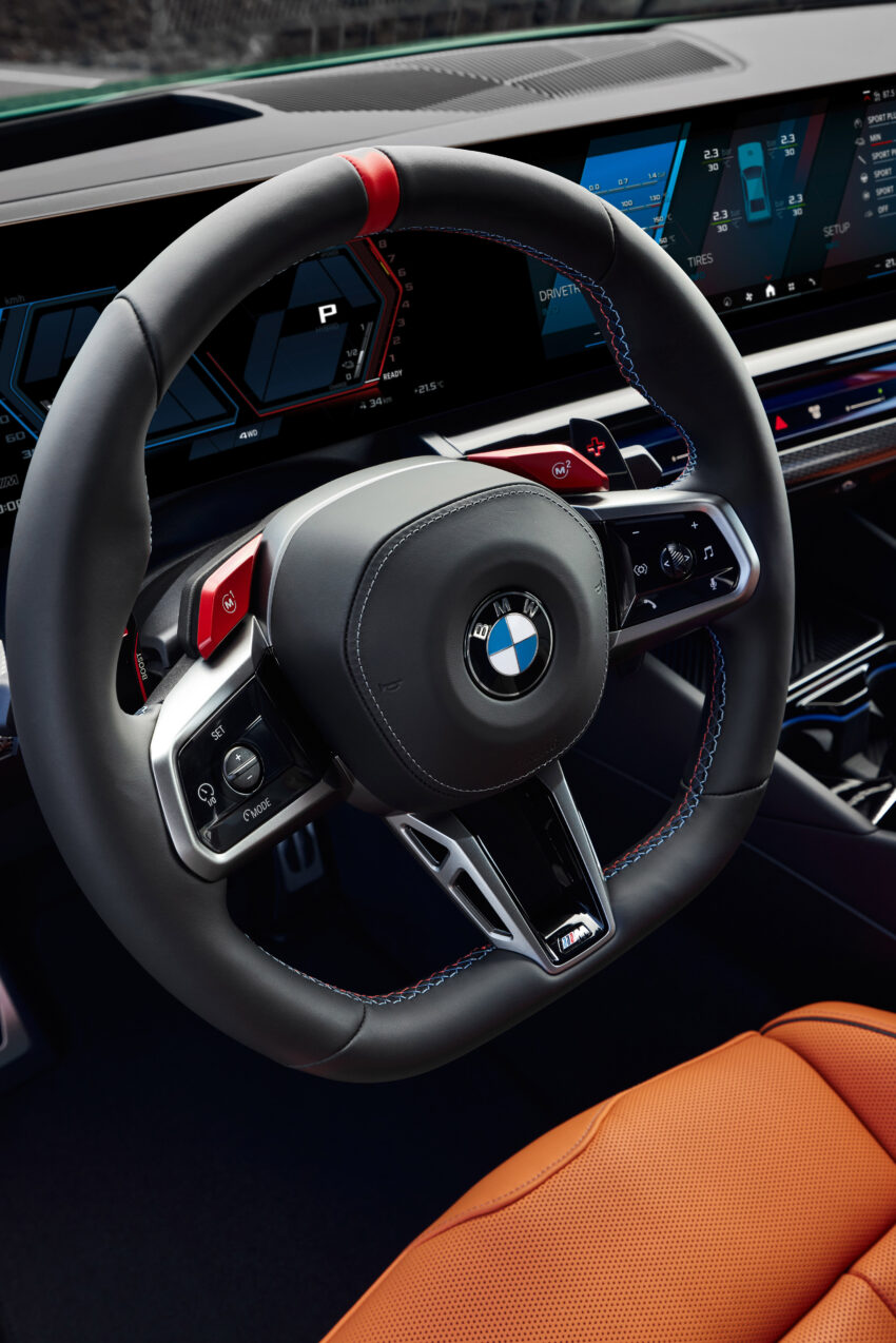全新大改款 BMW M5 登场！改搭4.4L V8插混动力系列，纯电续航里程69km，可输出727 PS / 1,000 Nm，3.5秒破百 263124