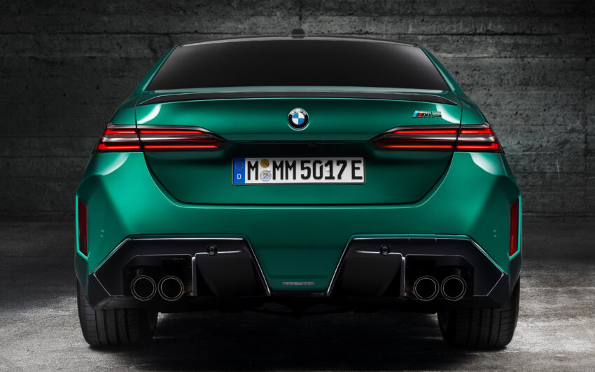 全新大改款 BMW M5 登场！改搭4.4L V8插混动力系列，纯电续航里程69km，可输出727 PS / 1,000 Nm，3.5秒破百 263118