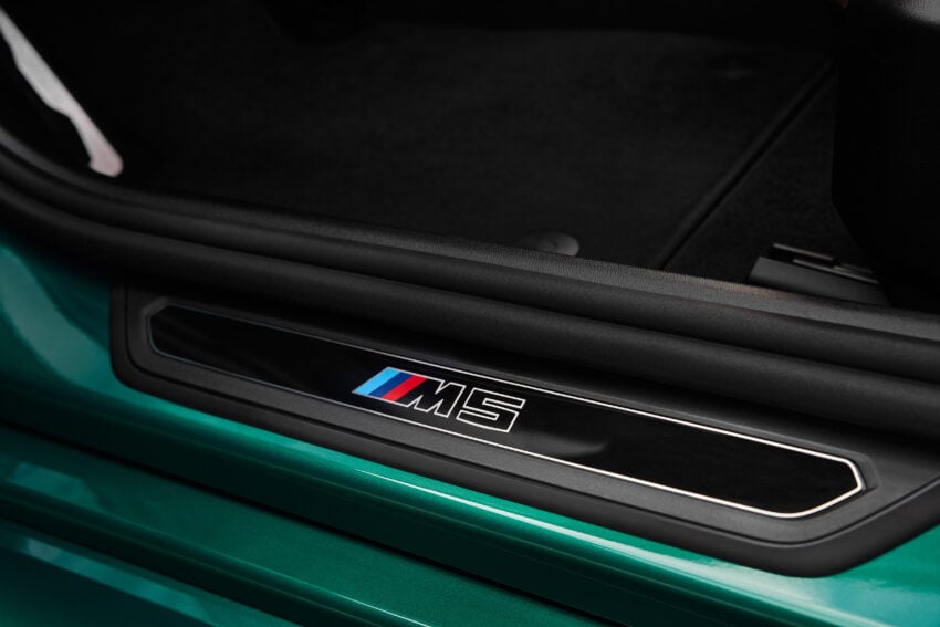 全新大改款 BMW M5 登场！改搭4.4L V8插混动力系列，纯电续航里程69km，可输出727 PS / 1,000 Nm，3.5秒破百 263130