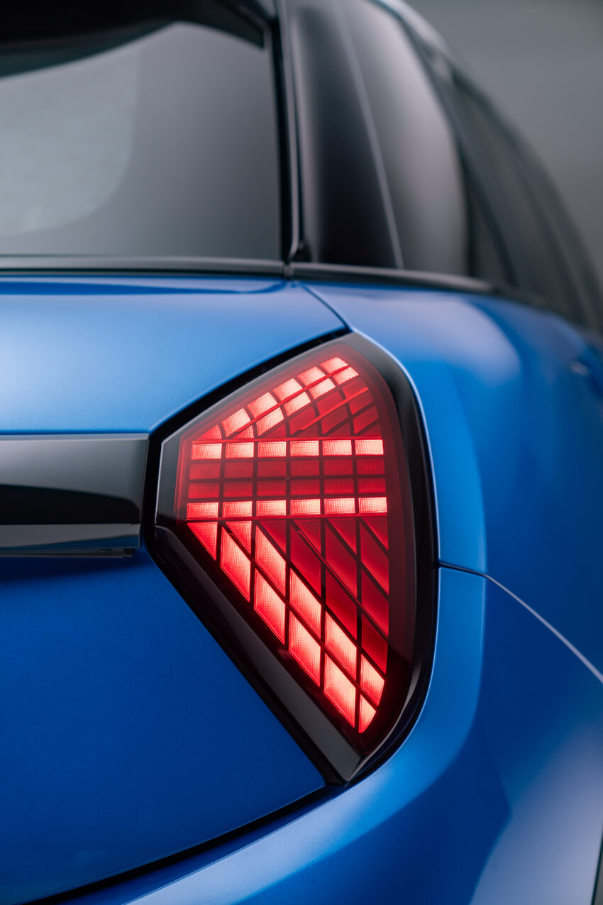 2024 MINI Cooper 5 Door 五门版大改款首发, 沿用旧底盘, 外型与内装大改, 搭载1.5L三缸或2.0L四缸涡轮汽油引擎 262084