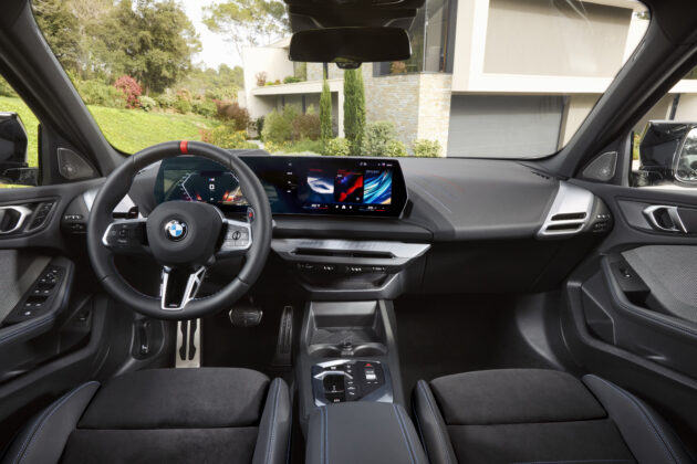2025 F70 BMW 1 系列大改款全球首发, 汽油版首次去掉“i”