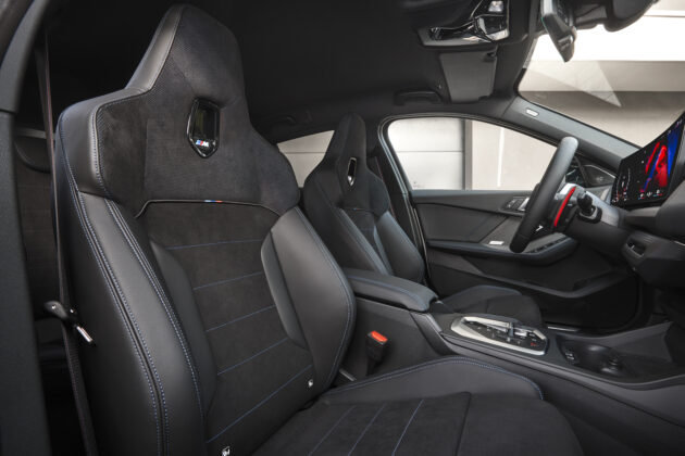 2025 F70 BMW 1 系列大改款全球首发, 汽油版首次去掉“i”