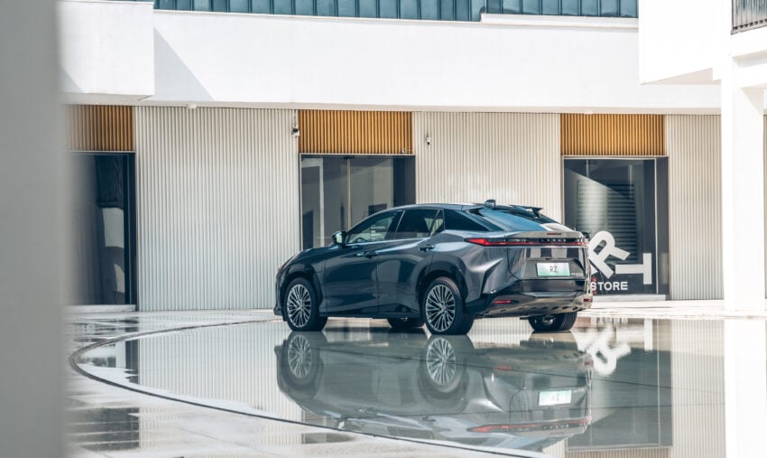 2024 Lexus RZ 450e Luxury 纯电动豪华SUV本地开放接单, 续航里程440公里, 半小时充电至80%, 要价43万令吉 264900