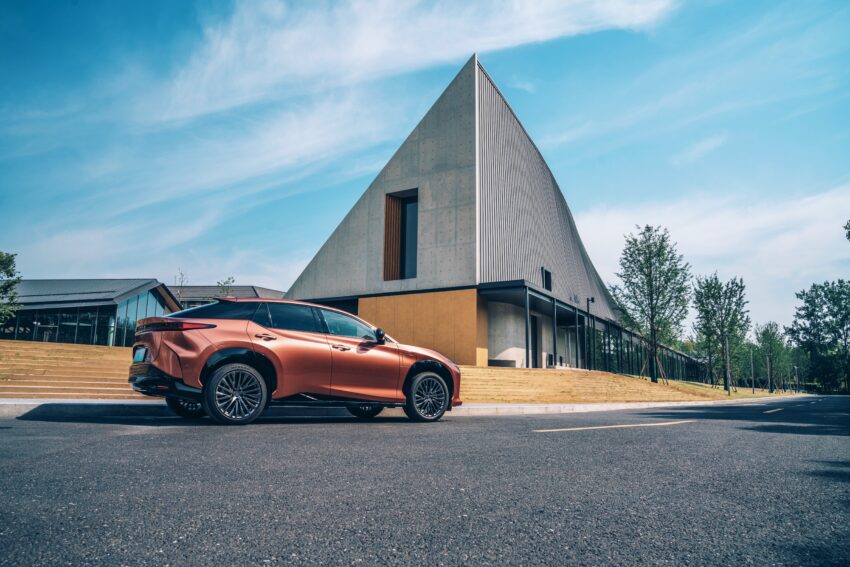 2024 Lexus RZ 450e Luxury 纯电动豪华SUV本地开放接单, 续航里程440公里, 半小时充电至80%, 要价43万令吉 264901