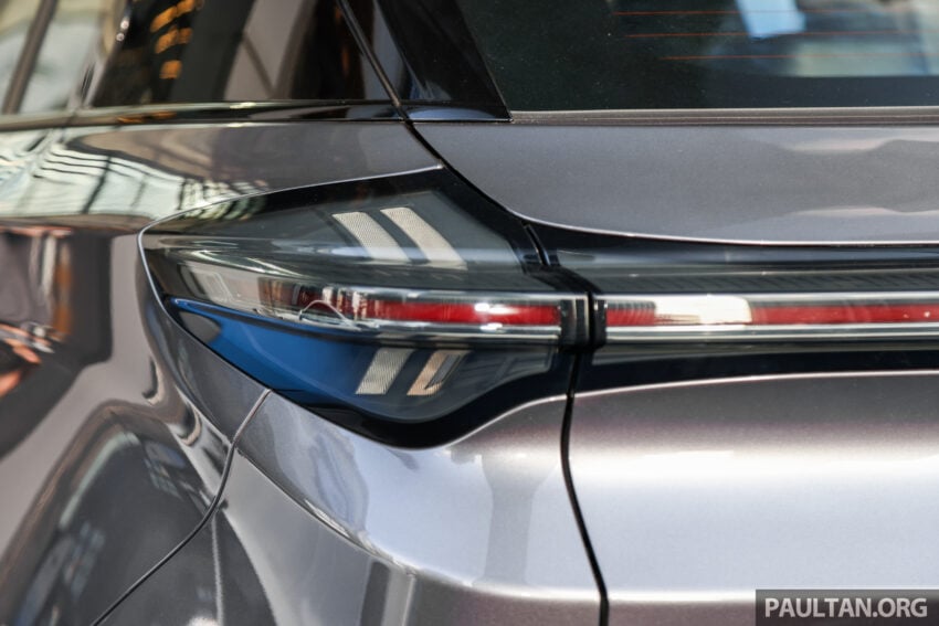 哪吒 Neta X 纯电SUV本地正式发布, 分标准与增程三个版本, 续航最长410公里, 半小时充电至80%, 售价从12万起 266750