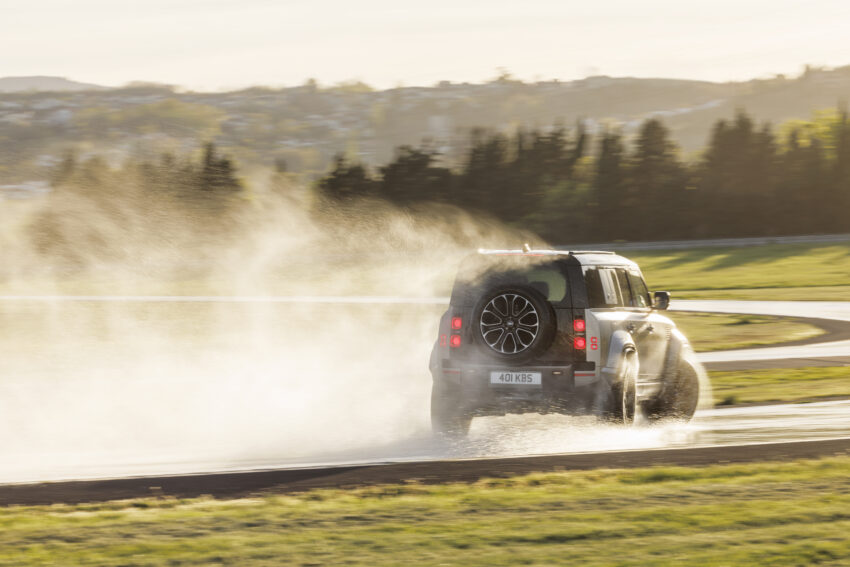 Land Rover Defender Octa 全球首发, 4.4L V8双涡轮引擎搭Mild Hybrid微型油电, 性能最强 Defender, 只需4秒破百 264237