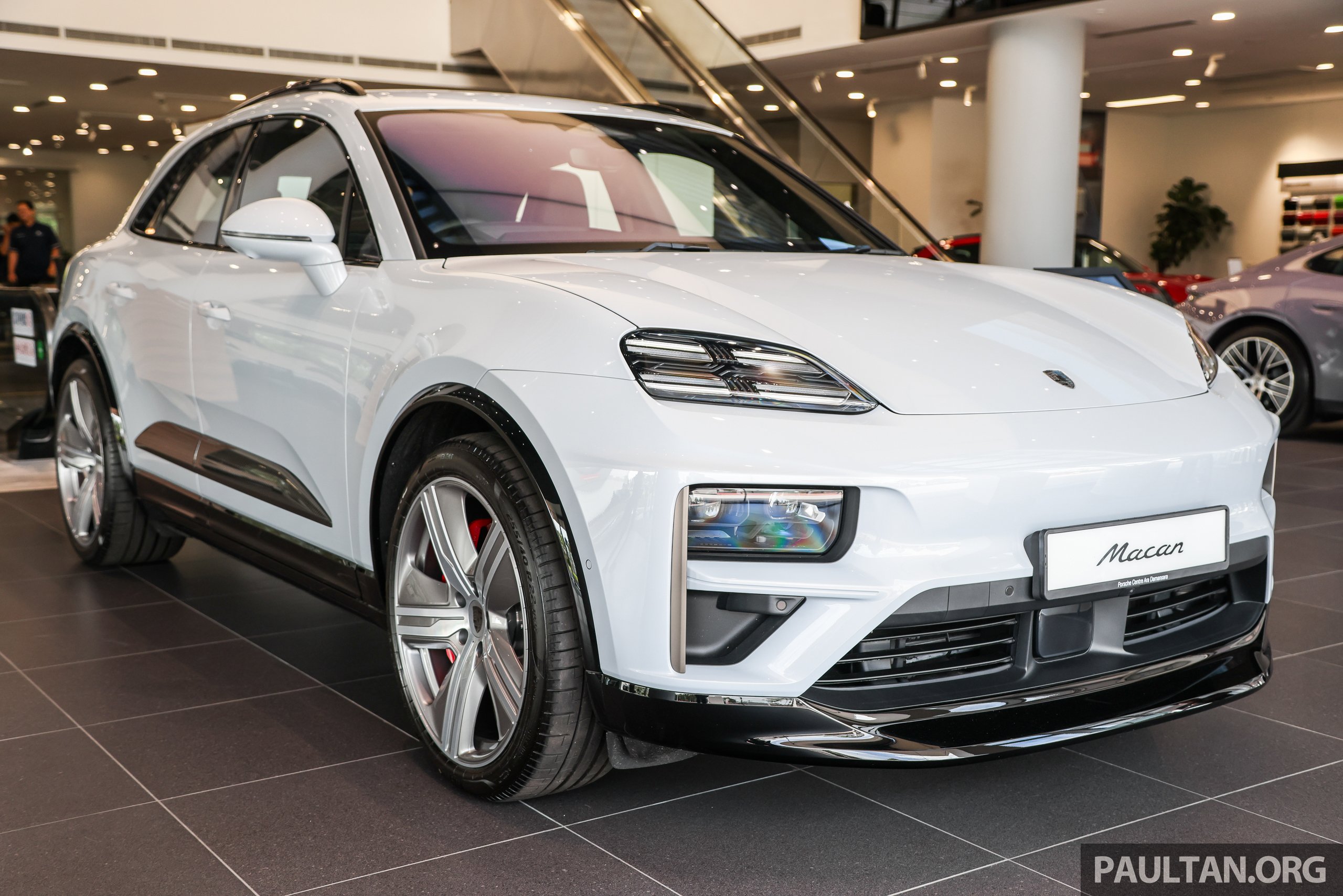 图集：2024 Porsche Macan Turbo EV 实拍！最大输出639 PS/1,130 Nm、续航里程591 km，售价RM635,000