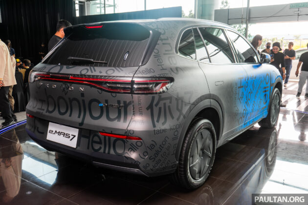 Proton eMAS 7 内装部份规格获预告, 15.4寸2.5K解析度荧幕, 7Nm工艺制程车载芯片, Flyme Sound 16支音响喇叭!