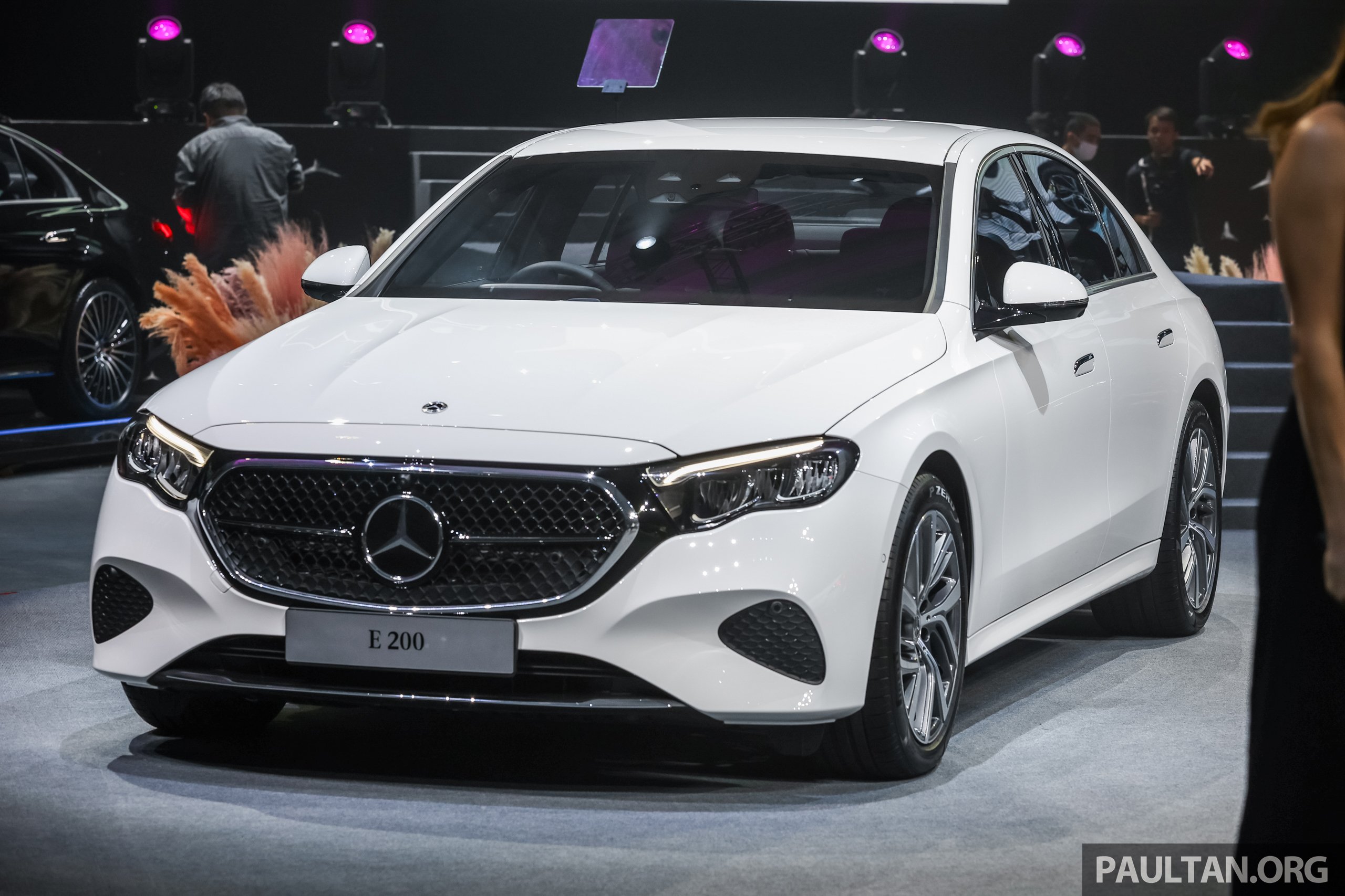 W214 Mercedes-Benz E-Class 大改款登陆大马市场, E 200 Avantgarde 与 E 350 e AMG Line,售价从35.6万起