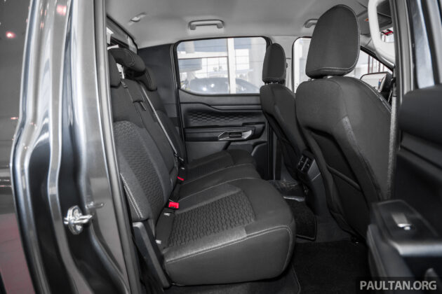 2024 Ford Ranger XLT Plus Special Edition 陈列室新车实拍, 2.0T双涡轮柴油引擎+10AT变速箱, 售价14.4万起