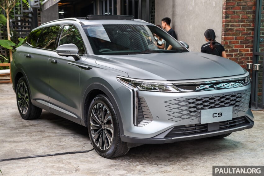 Omoda C9 我国首发亮相, 2.0T四缸引擎+8AT变速箱, 有前驱与四驱版可选, 12月正式发布, 预估价从18.5万令吉起 275156