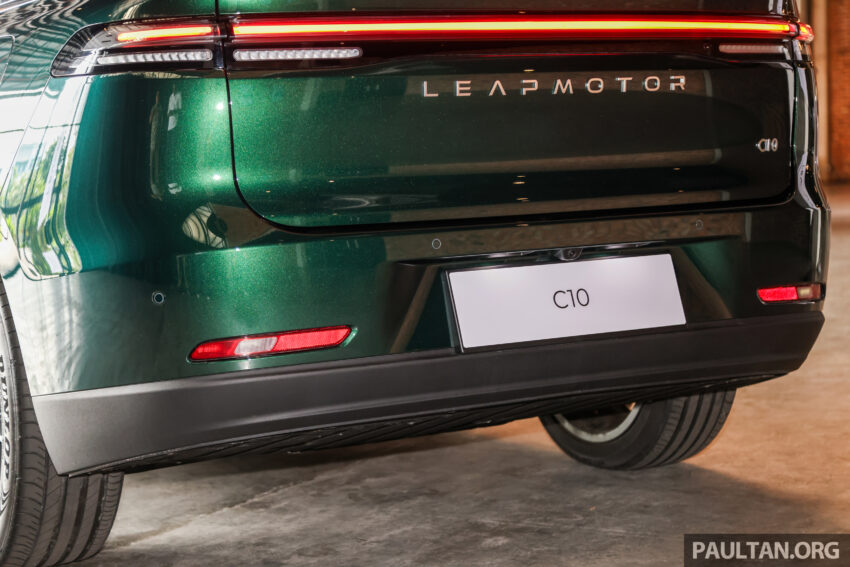 零跑 Leapmotor C10 右驾版本地首秀！420公里续航里程 274334