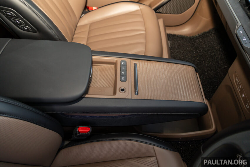 2024 Kia EV9 六人座实拍+简单试驾心得分享: 要价37.5万的纯电动大型豪华SUV, 科技感拉满但有些配备不太实际? 278052