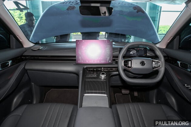 Proton eMAS 7 正式开放接单, 有标准与增程版可选, 续航里程达410公里, 6.9秒破百, 预估价12万令吉起, 12月上市
