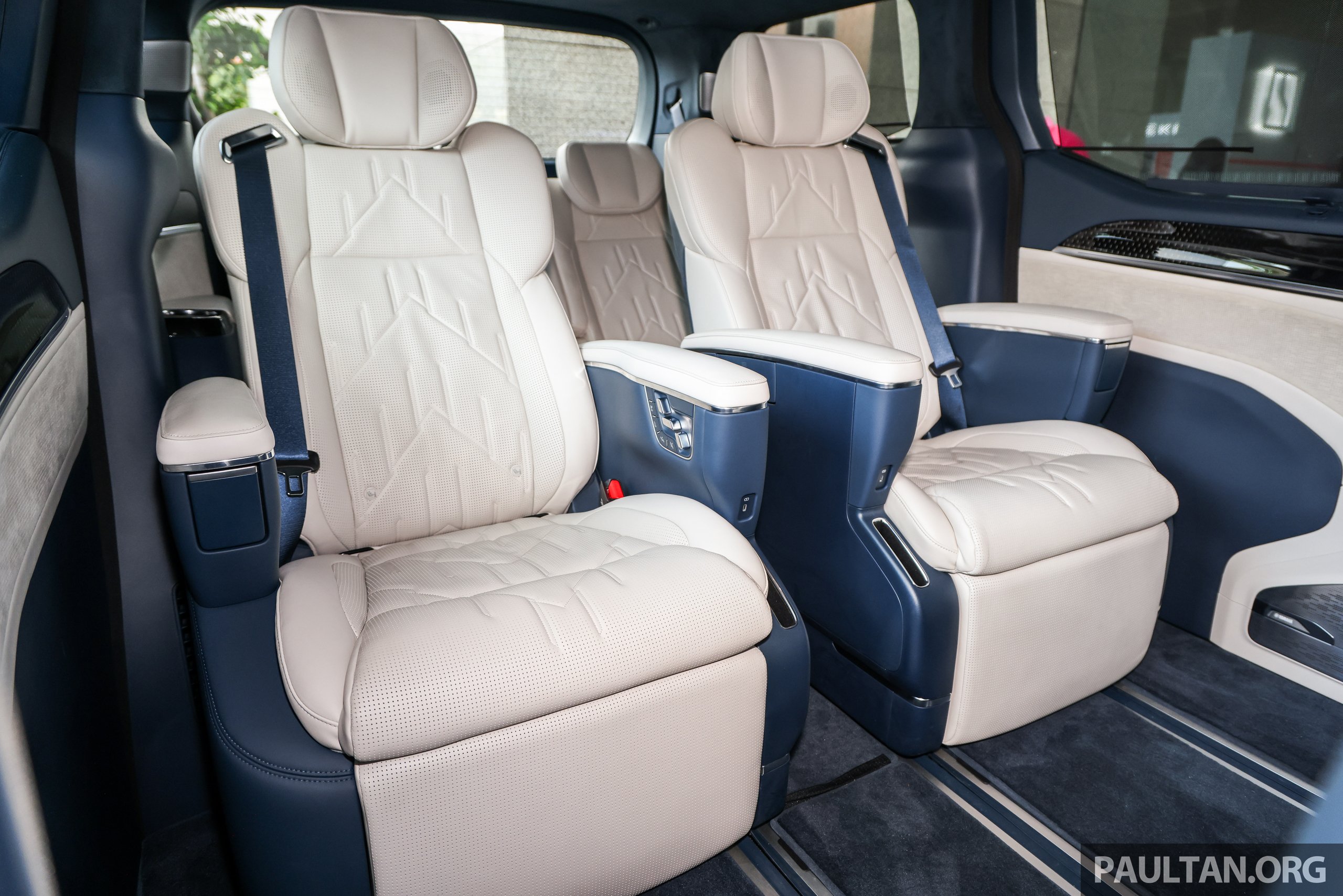 纯电豪华MPV，极氪 Zeekr 009 本地开卖！售价RM349k起