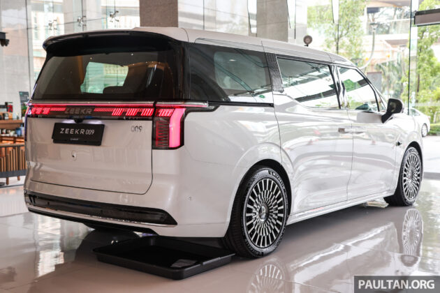 极氪 Zeekr 009 在 Sunway Pinnacle 展出, 纯电豪华大型MPV, 有六人与七人座可选, 续航582公里, 预估价37万以下