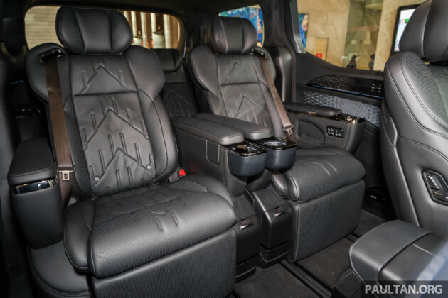 极氪 Zeekr 009 在 Sunway Pinnacle 展出, 纯电豪华大型MPV, 有六人与七人座可选, 续航582公里, 预估价37万以下