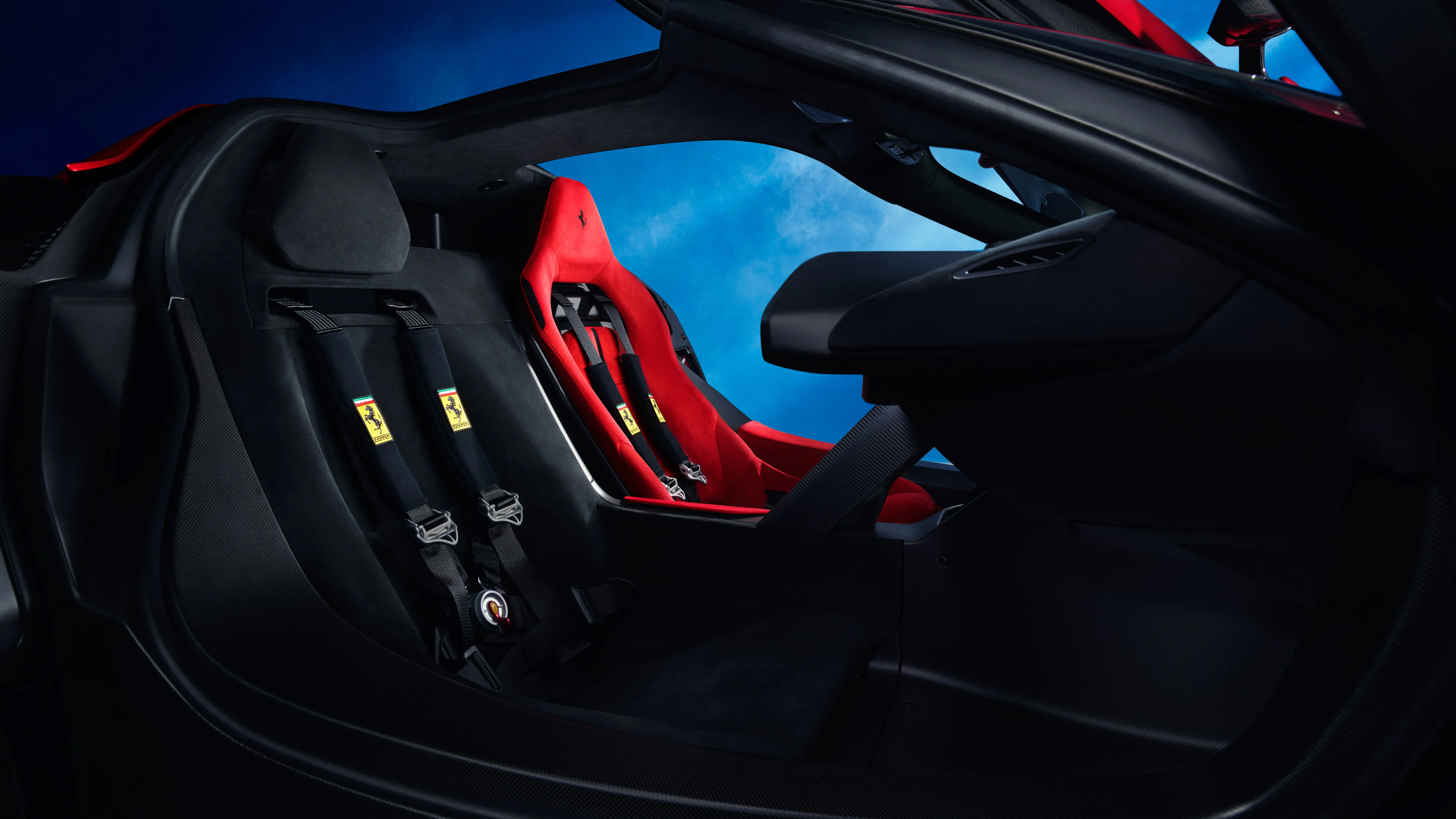 新世代“马王”登场，Ferrari F80 重磅发表；搭载 V6 油电混动系统，可输出1,200匹马力，2.15秒破百！全球限量799台