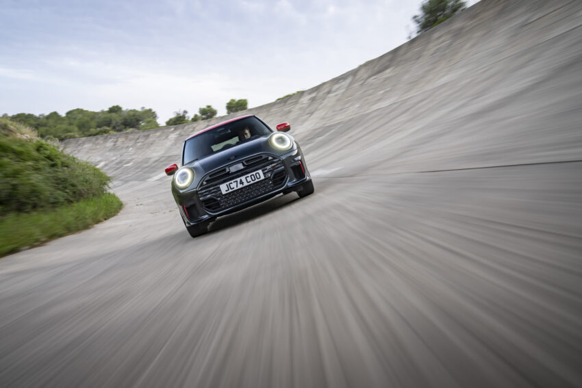2025 MINI John Cooper Works 大改款首发, 沿用原有底盘与引擎, 改搭双离合器变速箱, 动力小幅提升, 保留敞篷版 279633