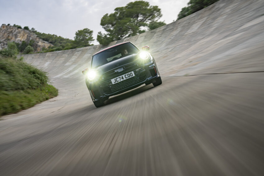 2025 MINI John Cooper Works 大改款首发, 沿用原有底盘与引擎, 改搭双离合器变速箱, 动力小幅提升, 保留敞篷版 279634
