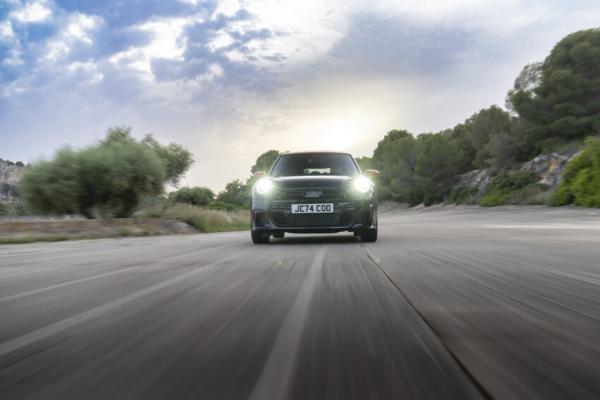 2025 MINI John Cooper Works 大改款首发, 沿用原有底盘与引擎, 改搭双离合器变速箱, 动力小幅提升, 保留敞篷版 279635
