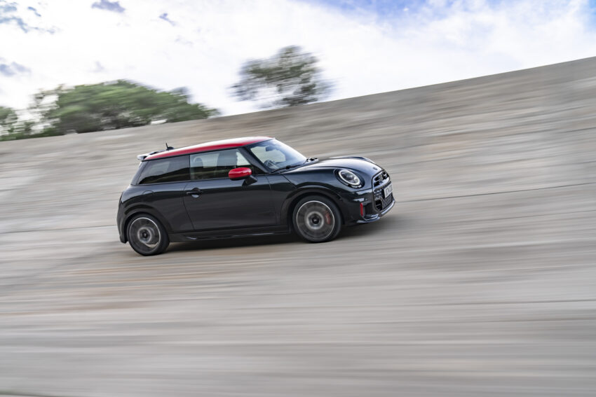 2025 MINI John Cooper Works 大改款首发, 沿用原有底盘与引擎, 改搭双离合器变速箱, 动力小幅提升, 保留敞篷版 279636